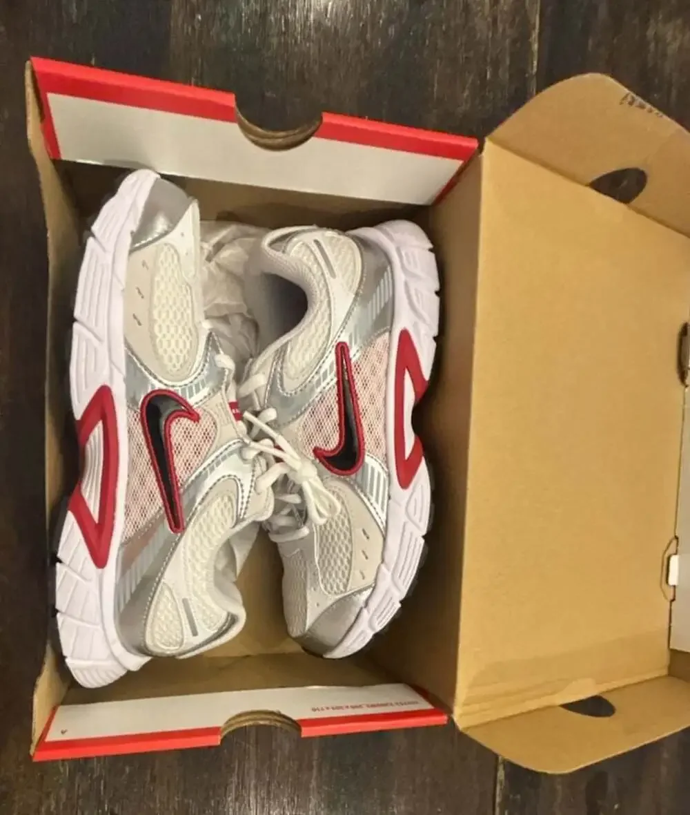 Nike V5 RNR (GS) Older Kids' Shoes - White/Black-Gym Red-Vast Grey